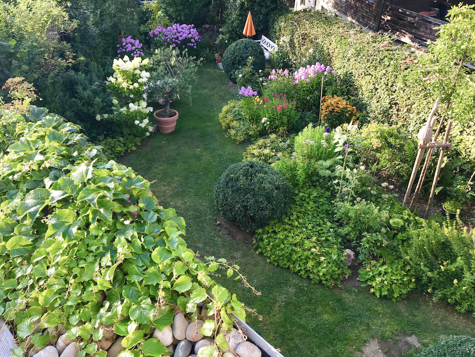 Der blütenreiche Vorgarten der Alten Post