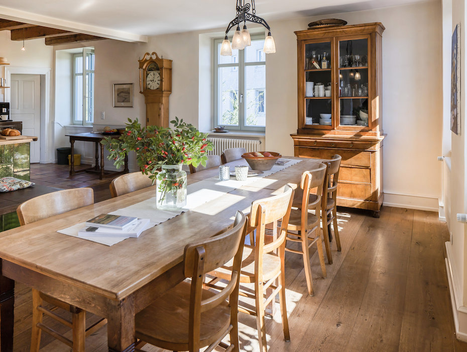 Der großzügige, helle Essbereich