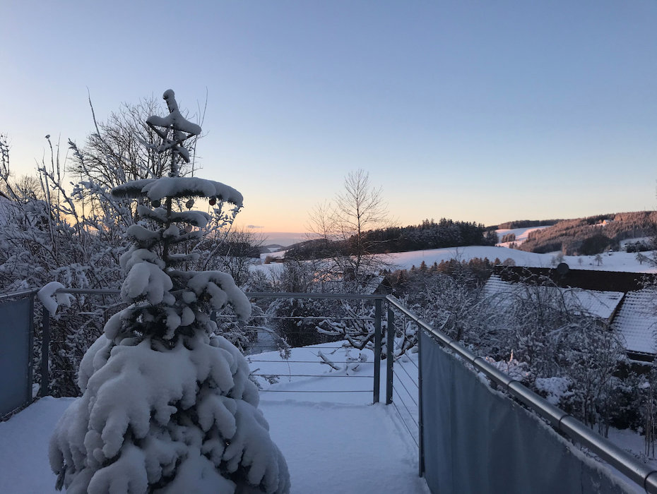 Terrasse verschneit